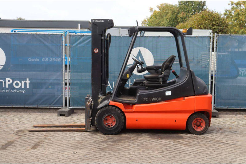 Linde E30/02 - Empilhador elétrico: foto 2 Linde E30/02 - Empilhador elétrico: foto 2