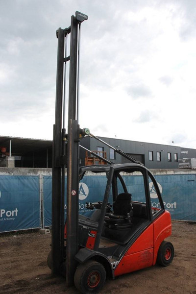 Linde H25T - Empilhador todo-o-terreno: foto 3 Linde H25T - Empilhador todo-o-terreno: foto 3