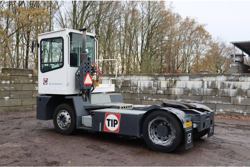 MOL YM 180/4X2 - Tractor de terminal: foto 3 MOL YM 180/4X2 - Tractor de terminal: foto 3