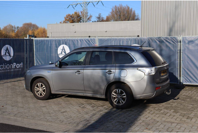 Mitsubishi Outlander PHEV - SUV: foto 4 Mitsubishi Outlander PHEV - SUV: foto 4