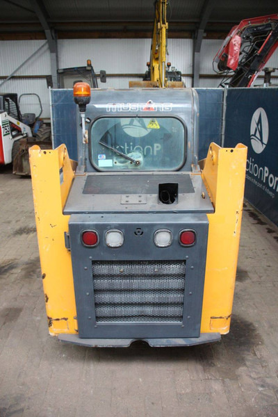 Mustang R135 - Pá carregadora de rodas: foto 4 Mustang R135 - Pá carregadora de rodas: foto 4