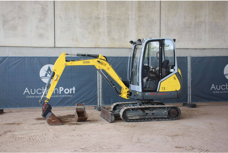 Neuson ET24 - Mini escavadeira: foto 1 Neuson ET24 - Mini escavadeira: foto 1