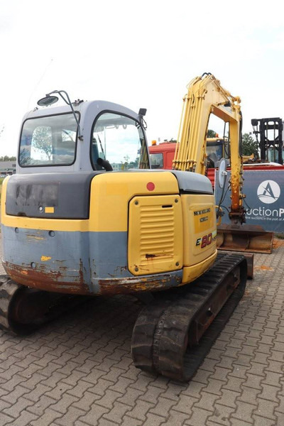 New Holland Kobelco E80-1ES - Escavadora de rastos: foto 5 New Holland Kobelco E80-1ES - Escavadora de rastos: foto 5