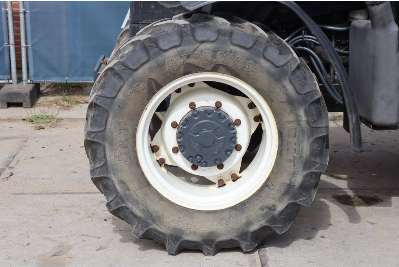 Trator New Holland TL90: foto 18