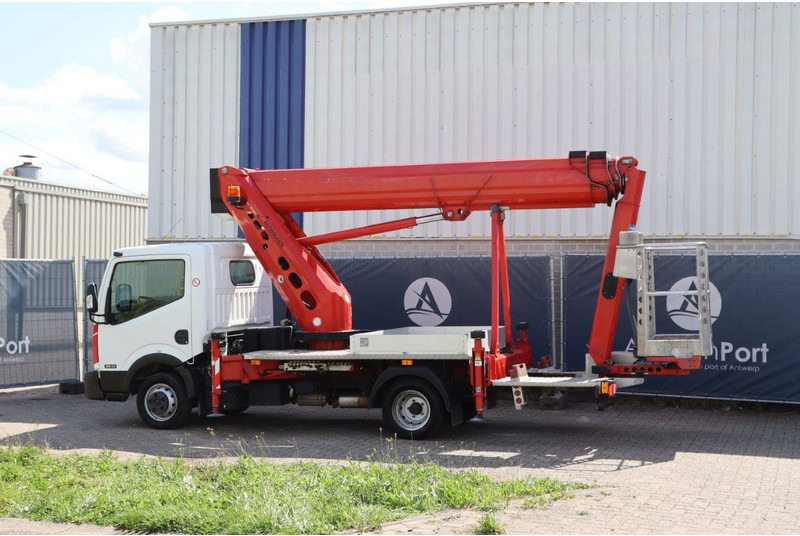 Nissan 35.12 / Ruthmann STEIGER TBR 220 - Caminhão com plataforma aérea: foto 3 Nissan 35.12 / Ruthmann STEIGER TBR 220 - Caminhão com plataforma aérea: foto 3