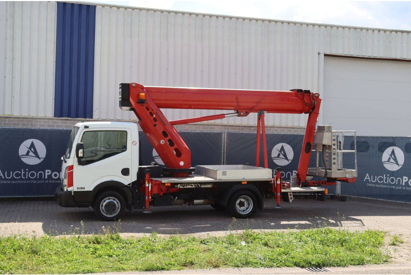 Nissan 35.12 / Ruthmann STEIGER TBR 220 - Caminhão com plataforma aérea: foto 1 Nissan 35.12 / Ruthmann STEIGER TBR 220 - Caminhão com plataforma aérea: foto 1