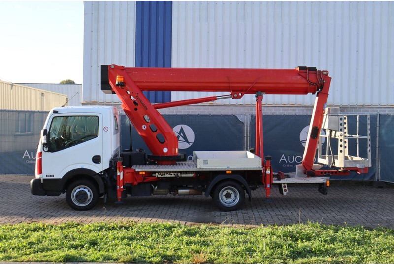 Nissan Cabstar 35.12 - Caminhão com plataforma aérea: foto 2 Nissan Cabstar 35.12 - Caminhão com plataforma aérea: foto 2