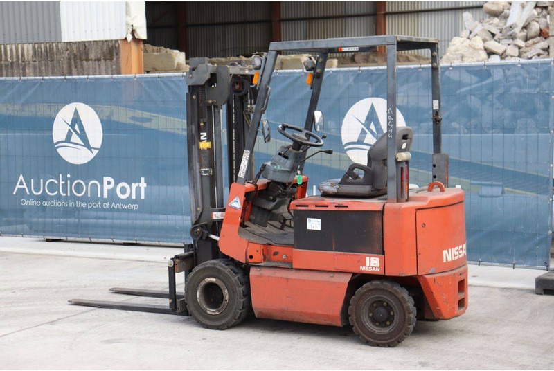 Nissan XP01 - Empilhador elétrico: foto 3 Nissan XP01 - Empilhador elétrico: foto 3