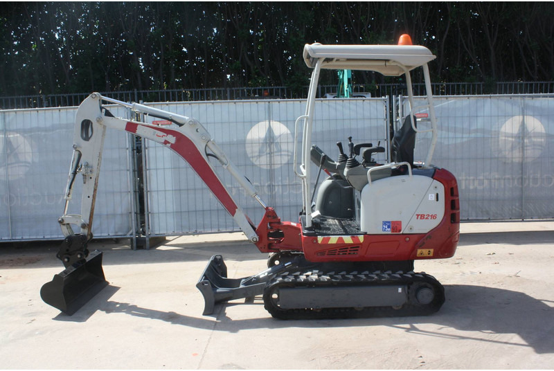 Takeuchi TB216 - Mini escavadeira: foto 2 Takeuchi TB216 - Mini escavadeira: foto 2