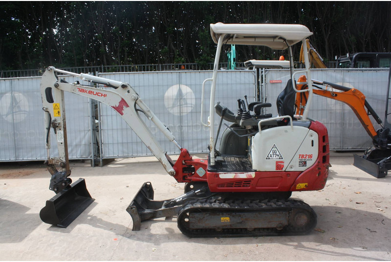 Takeuchi TB216 - Mini escavadeira: foto 2 Takeuchi TB216 - Mini escavadeira: foto 2