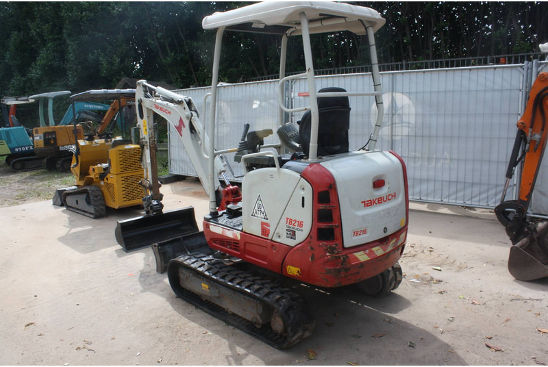 Takeuchi TB216 - Mini escavadeira: foto 3 Takeuchi TB216 - Mini escavadeira: foto 3