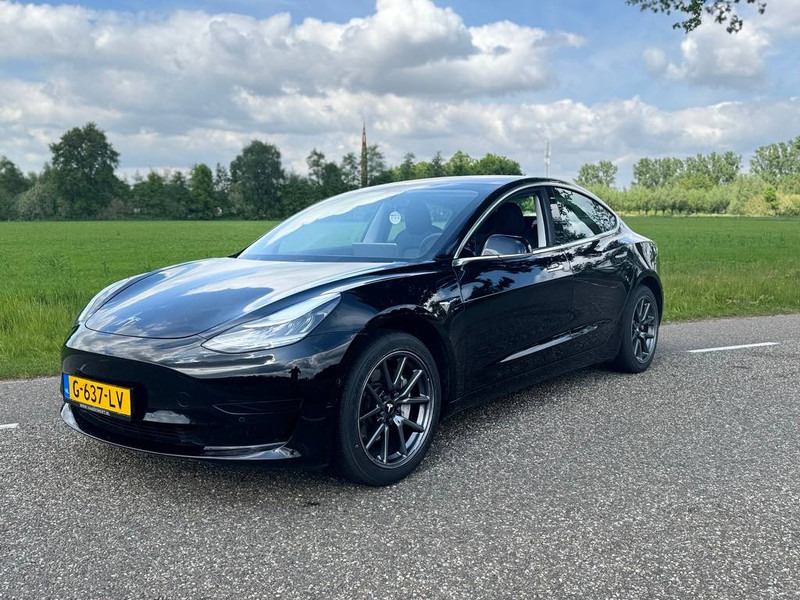 Tesla Model 3 - Sedan: foto 1 Tesla Model 3 - Sedan: foto 1