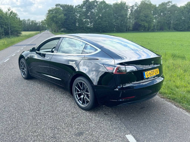 Tesla Model 3 - Sedan: foto 5 Tesla Model 3 - Sedan: foto 5