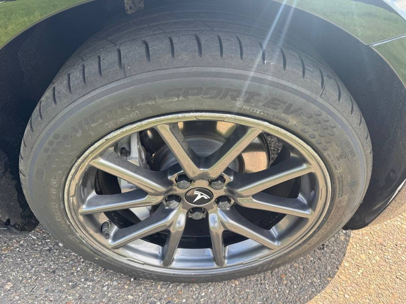 Sedan Tesla Model 3: foto 14