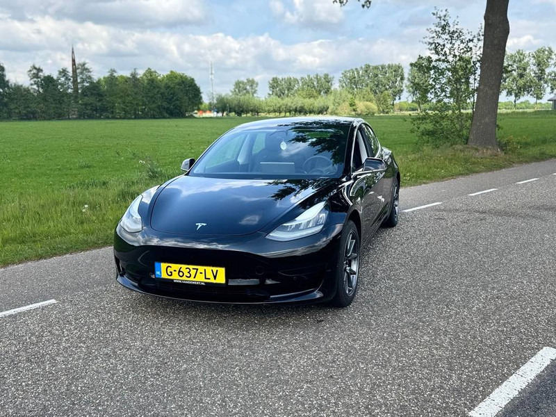 Tesla Model 3 - Sedan: foto 3 Tesla Model 3 - Sedan: foto 3