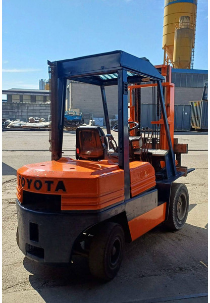 Toyota 02 5FDF 30 - Empilhador a diesel: foto 5 Toyota 02 5FDF 30 - Empilhador a diesel: foto 5