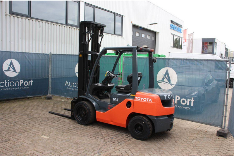 Toyota 02-8FDF30 - Empilhador a diesel: foto 3 Toyota 02-8FDF30 - Empilhador a diesel: foto 3