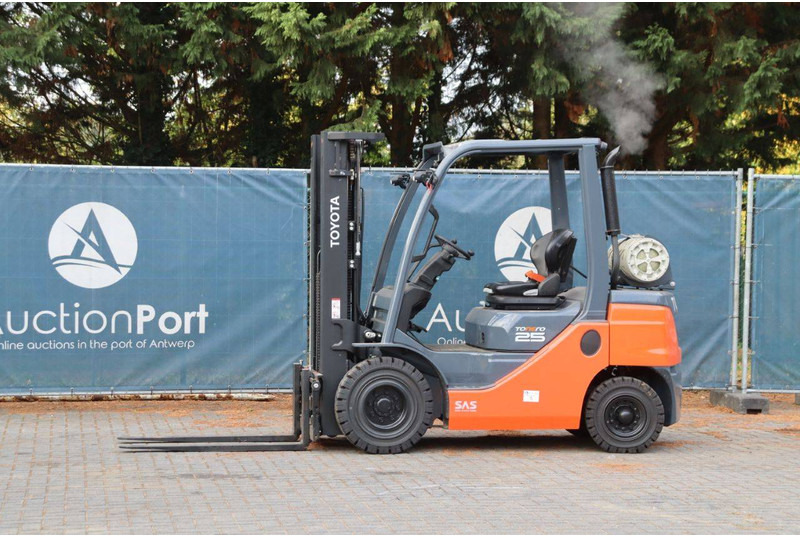 Toyota 02-8FGF25 - Empilhador a gás: foto 1 Toyota 02-8FGF25 - Empilhador a gás: foto 1