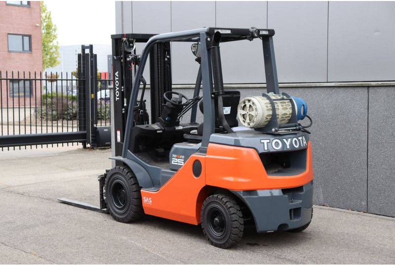 Toyota 02-8FGF25 - Empilhador a gás: foto 4 Toyota 02-8FGF25 - Empilhador a gás: foto 4