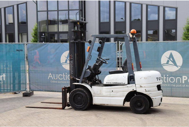 Toyota 62-6FDF30 - Empilhador a diesel: foto 3 Toyota 62-6FDF30 - Empilhador a diesel: foto 3