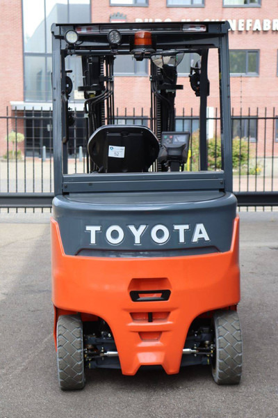 Toyota 9FBM25T - Empilhador elétrico: foto 5 Toyota 9FBM25T - Empilhador elétrico: foto 5