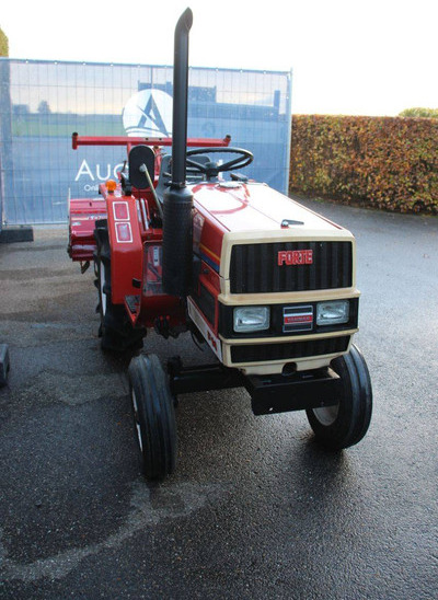 Trator Yanmar F14: foto 6