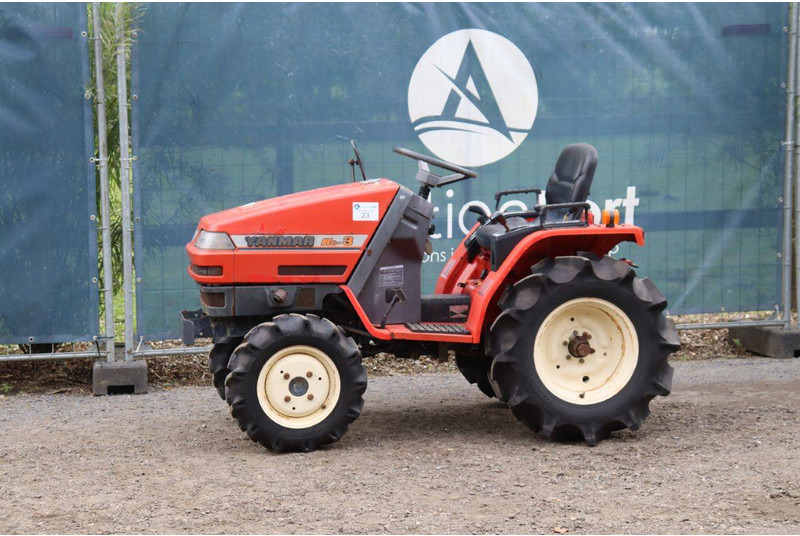 Yanmar Ke-3D - Trator: foto 1 Yanmar Ke-3D - Trator: foto 1