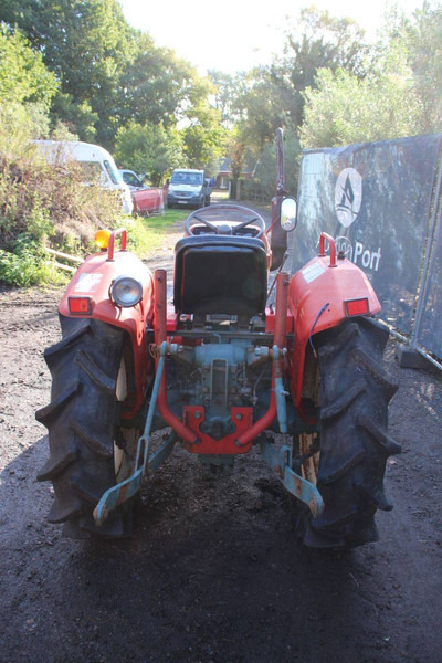 Yanmar YM2202 - Trator: foto 4 Yanmar YM2202 - Trator: foto 4