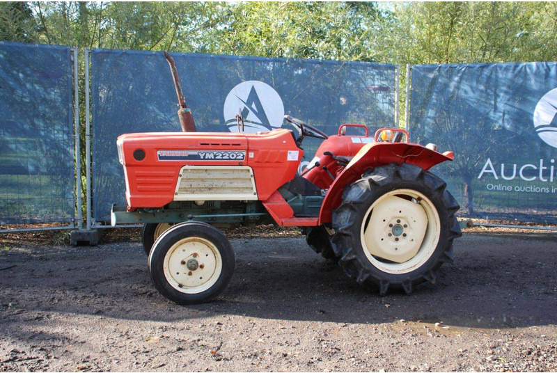 Yanmar YM2202 - Trator: foto 1 Yanmar YM2202 - Trator: foto 1