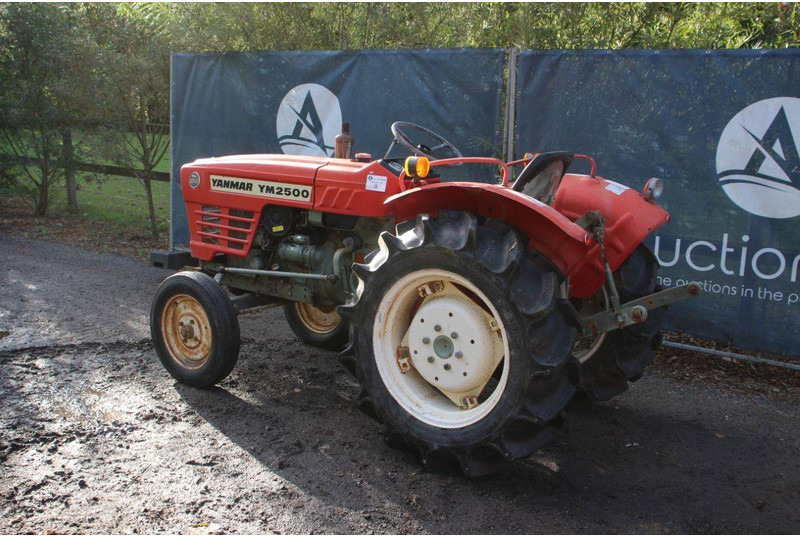 Yanmar YM2500 - Trator: foto 3 Yanmar YM2500 - Trator: foto 3