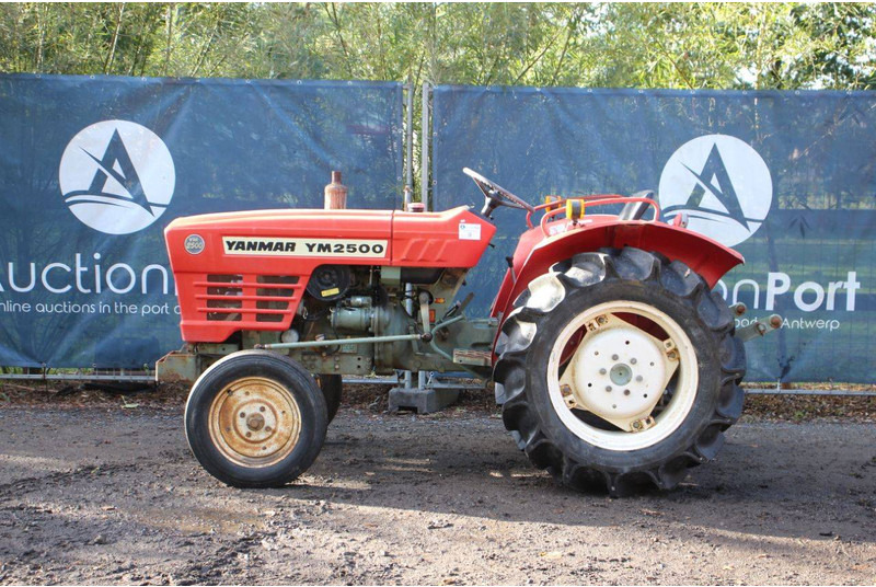 Yanmar YM2500 - Trator: foto 2 Yanmar YM2500 - Trator: foto 2
