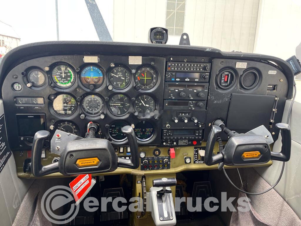 Equipamento aeroportuário 1977 Cessna 172N Diesel TC-EHO Airplane: foto 14