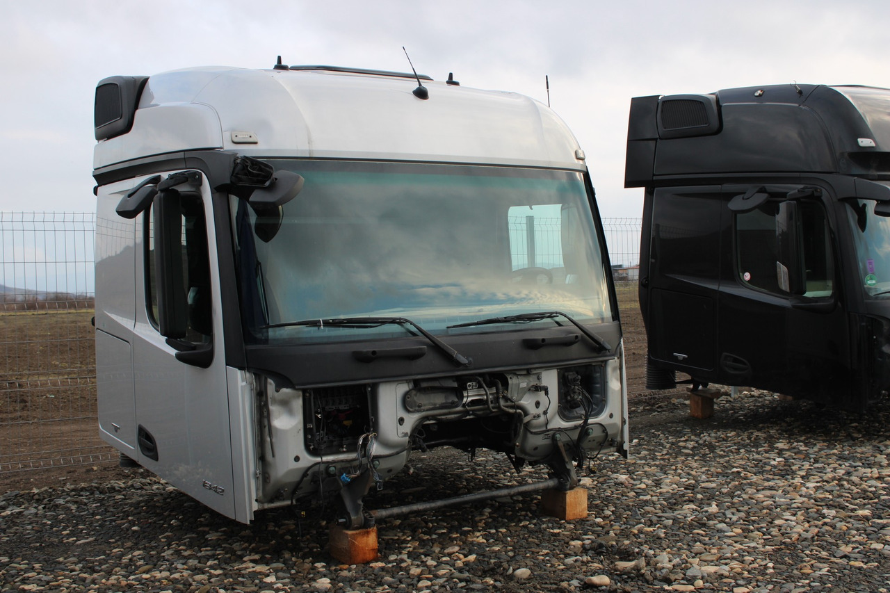 CABINA MERCEDES ACTROS MP4 STREAMSPACE 2.5 - Cabine para Camião: foto 2 CABINA MERCEDES ACTROS MP4 STREAMSPACE 2.5 - Cabine para Camião: foto 2