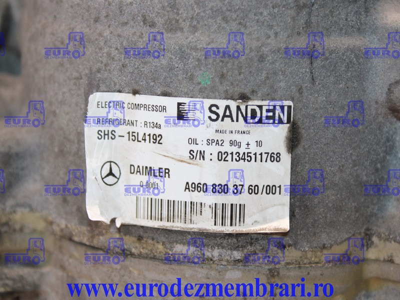 COMPRESOR CLIMA STATIONARE MERCEDES ACTROS MP4 A9608303760 - Compressor, sistema de ar comprimido para Camião: foto 2 COMPRESOR CLIMA STATIONARE MERCEDES ACTROS MP4 A9608303760 - Compressor, sistema de ar comprimido para Camião: foto 2