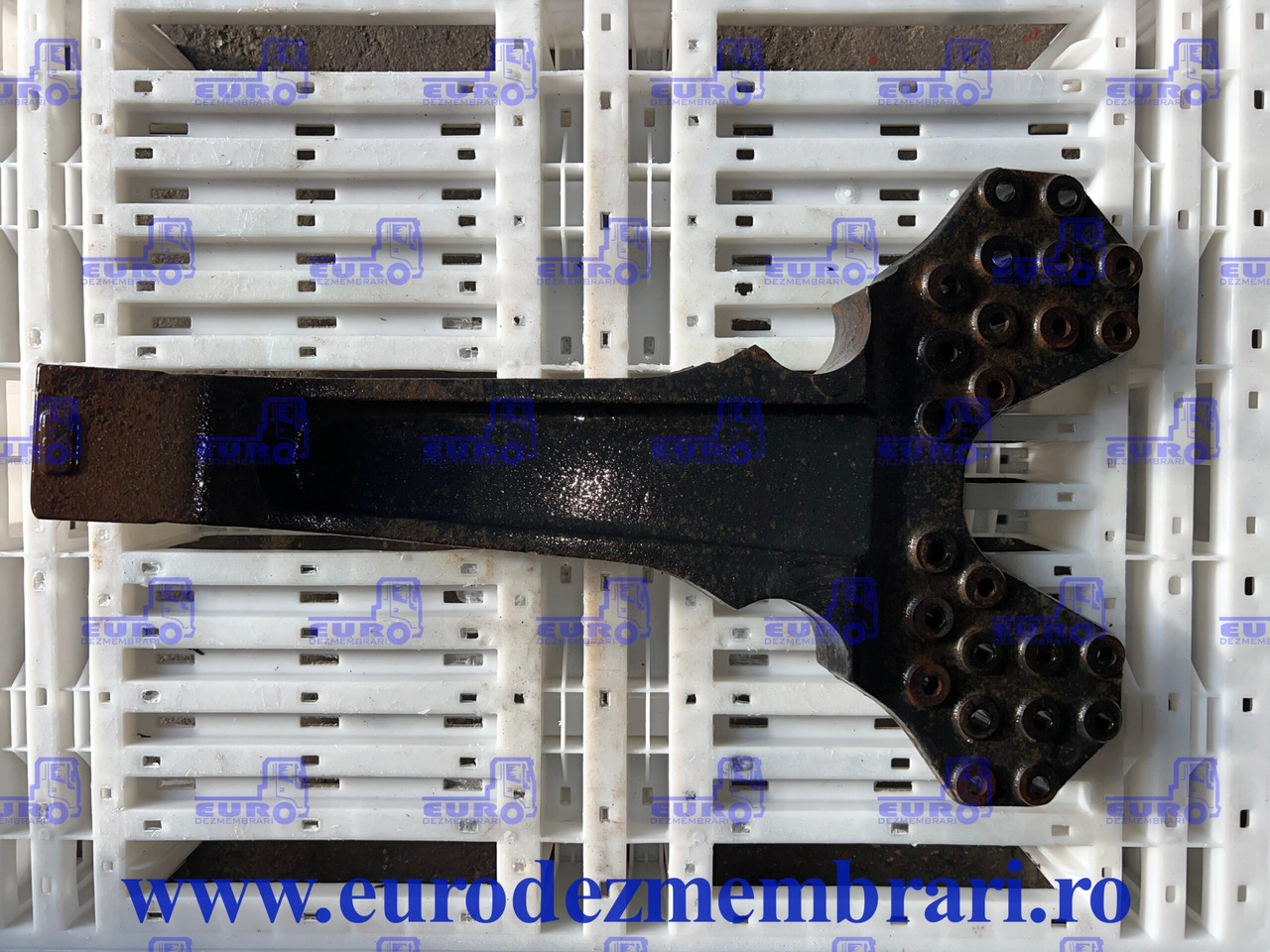 SUPORT SPATE MAN TGS 81.43215.3050 - Estrutura/ Châssis para Camião: foto 2 SUPORT SPATE MAN TGS 81.43215.3050 - Estrutura/ Châssis para Camião: foto 2