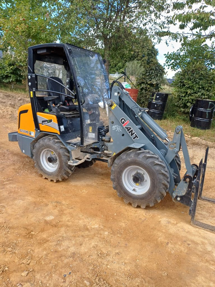 Giant G2500 HD - Mini pá carregadora: foto 1 Giant G2500 HD - Mini pá carregadora: foto 1