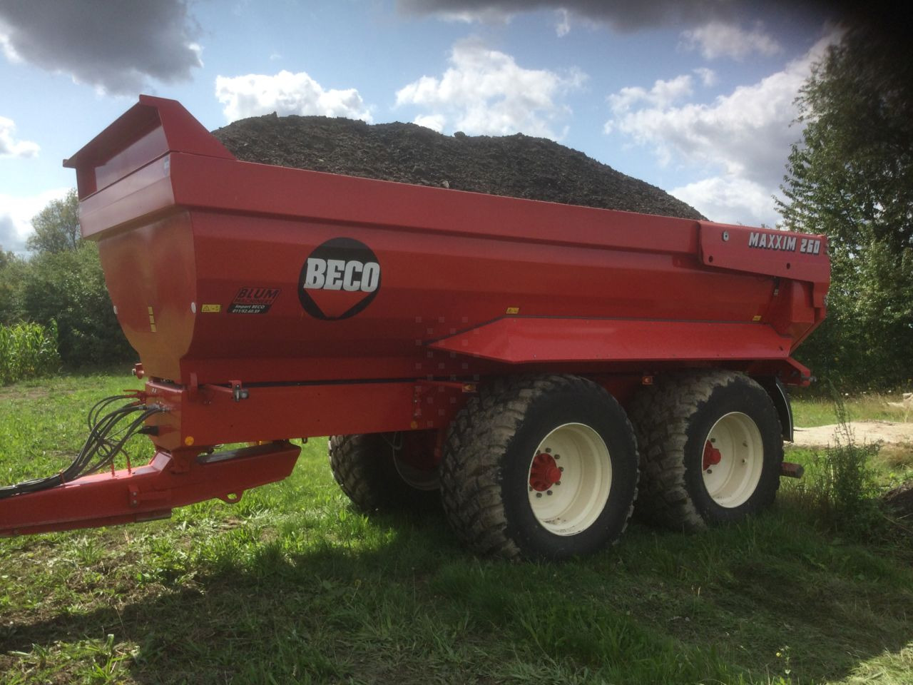 Beco Maxxim 260 - Reboque basculante: foto 1 Beco Maxxim 260 - Reboque basculante: foto 1