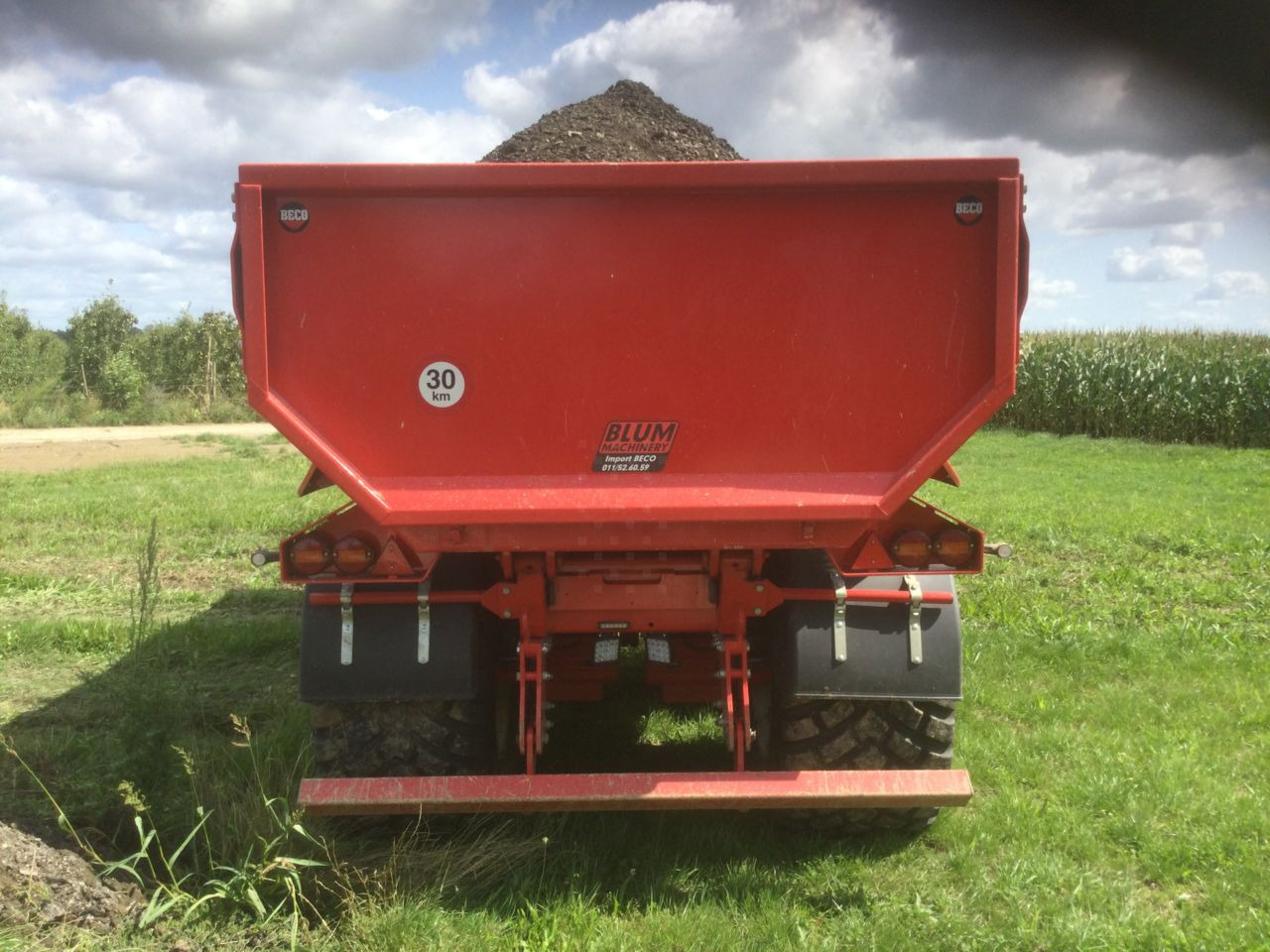 Beco Maxxim 260 - Reboque basculante: foto 4 Beco Maxxim 260 - Reboque basculante: foto 4