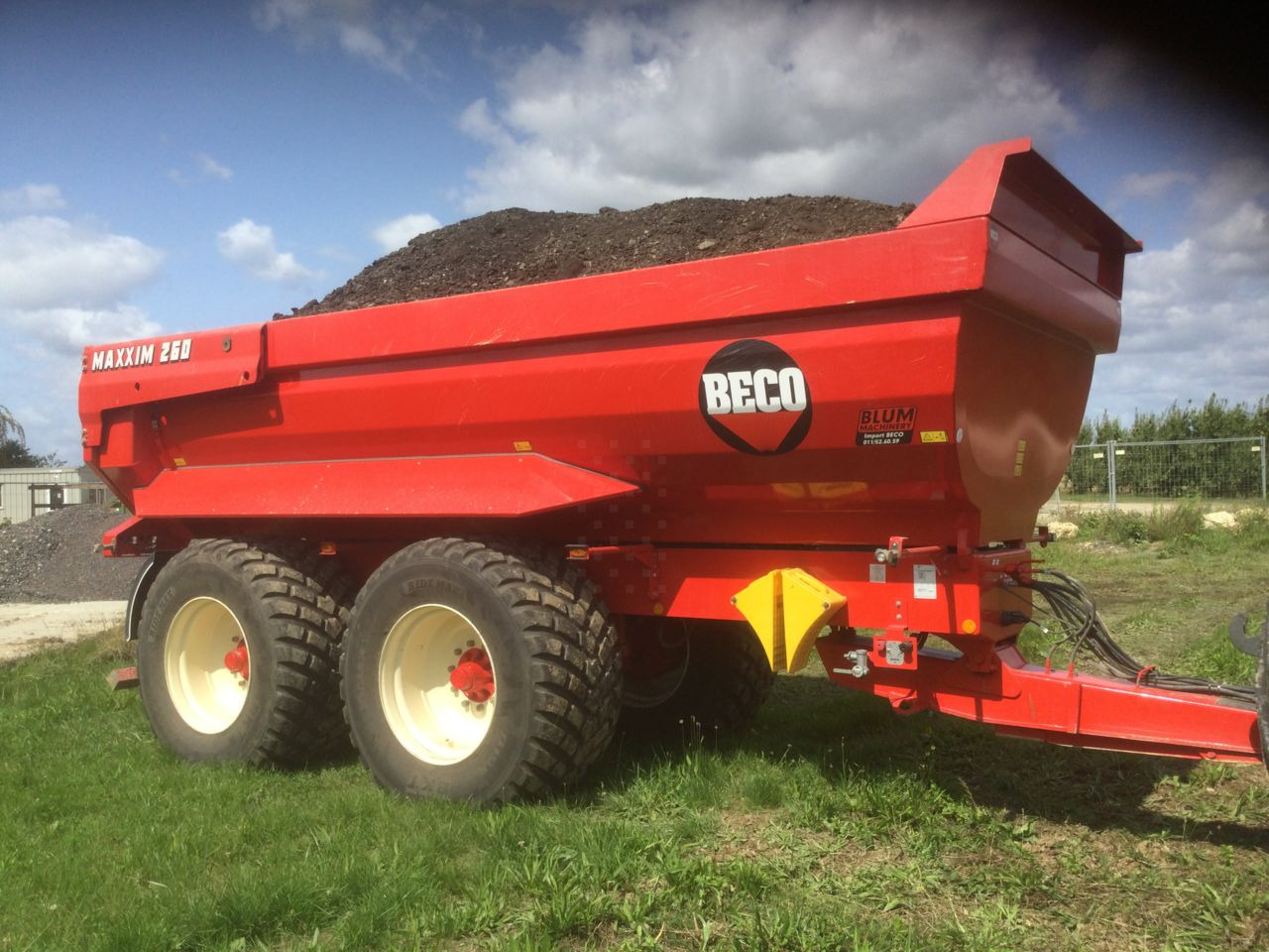 Beco Maxxim 260 - Reboque basculante: foto 2 Beco Maxxim 260 - Reboque basculante: foto 2