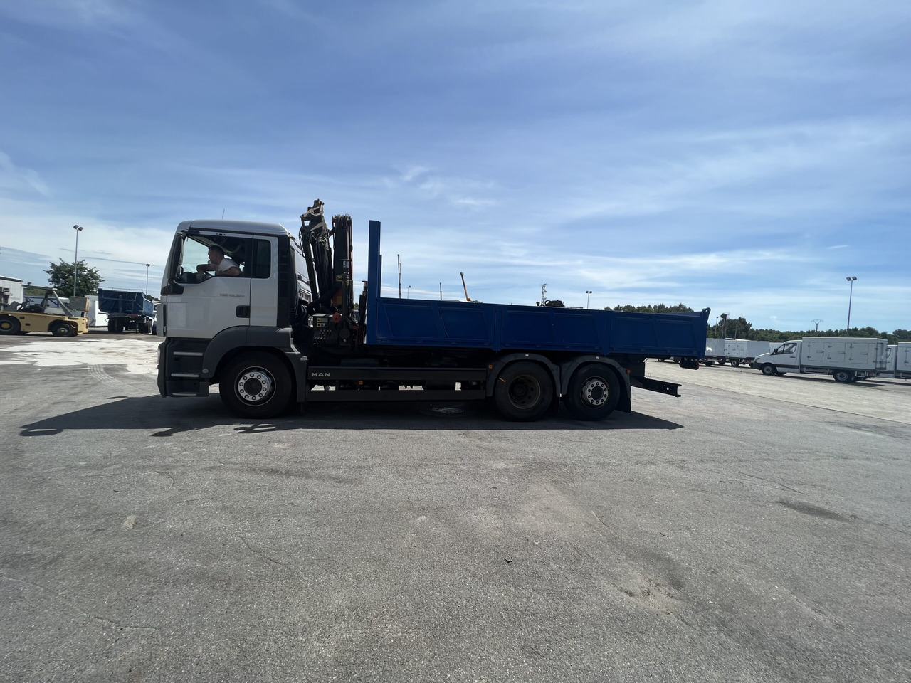 CAMION GRUA Y BASCULANTE MAN 26320 - Camião basculante, Camião grua: foto 3 CAMION GRUA Y BASCULANTE MAN 26320 - Camião basculante, Camião grua: foto 3