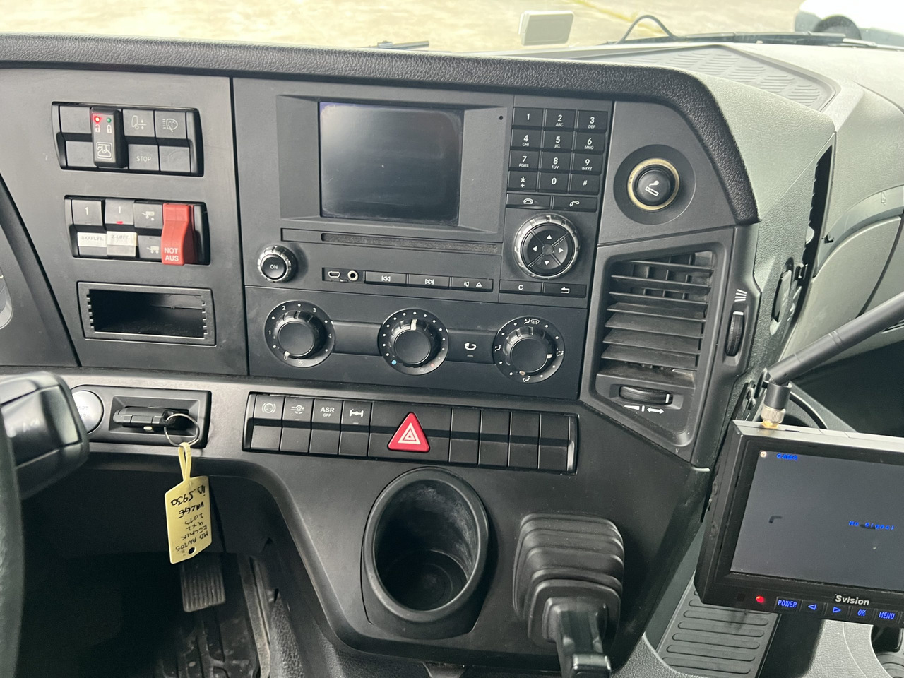 Locação financeira de  camión Mercedes frigorífico camión Mercedes frigorífico: foto 14