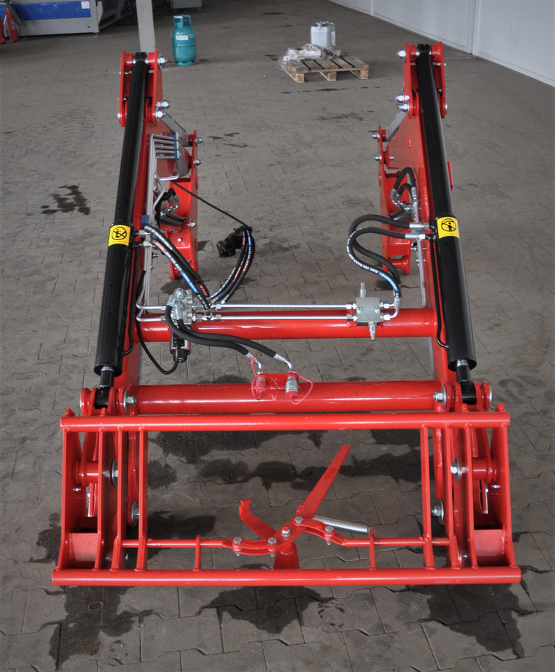 Metal - Technik Ładowacz czoŁowy / Frontlader / Front loader / Фронтальный погрузчик - Carregador frontal para o trator: foto 4 Metal - Technik Ładowacz czoŁowy / Frontlader / Front loader / Фронтальный погрузчик - Carregador frontal para o trator: foto 4