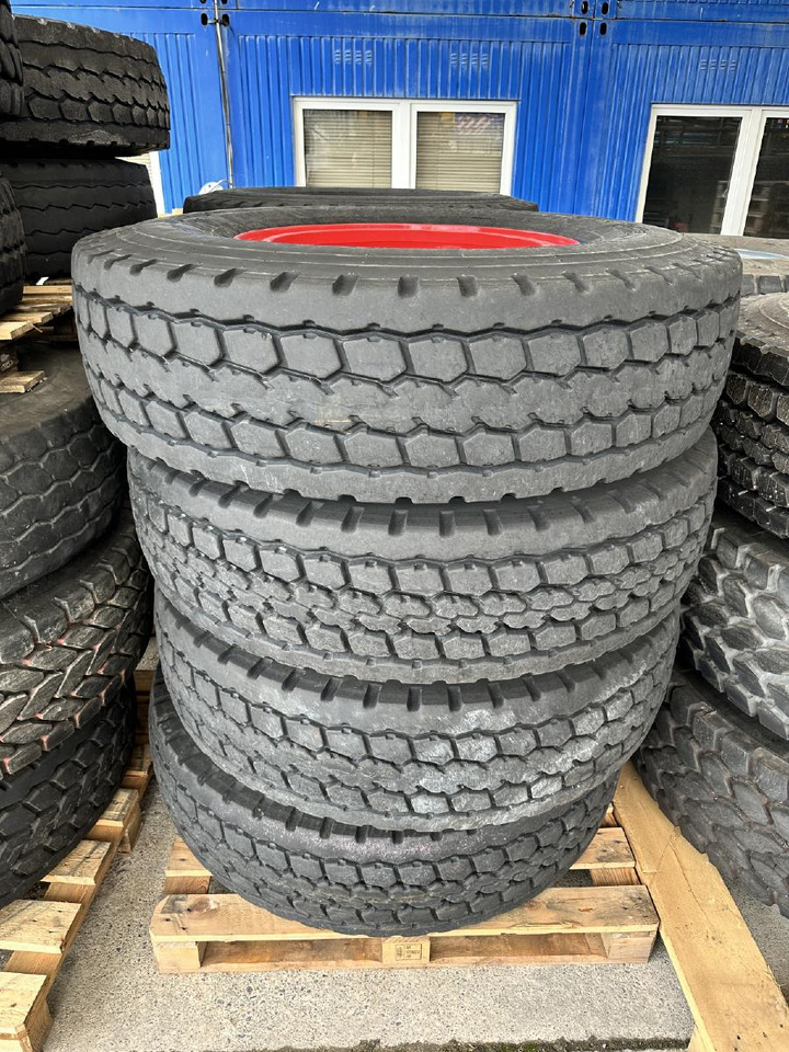 Liebherr Zubehör = Kompletträder 8 x Bridgestone VHS 385/95 R25 (14.00 R25) - Grua móvel: foto 2 Liebherr Zubehör = Kompletträder 8 x Bridgestone VHS 385/95 R25 (14.00 R25) - Grua móvel: foto 2