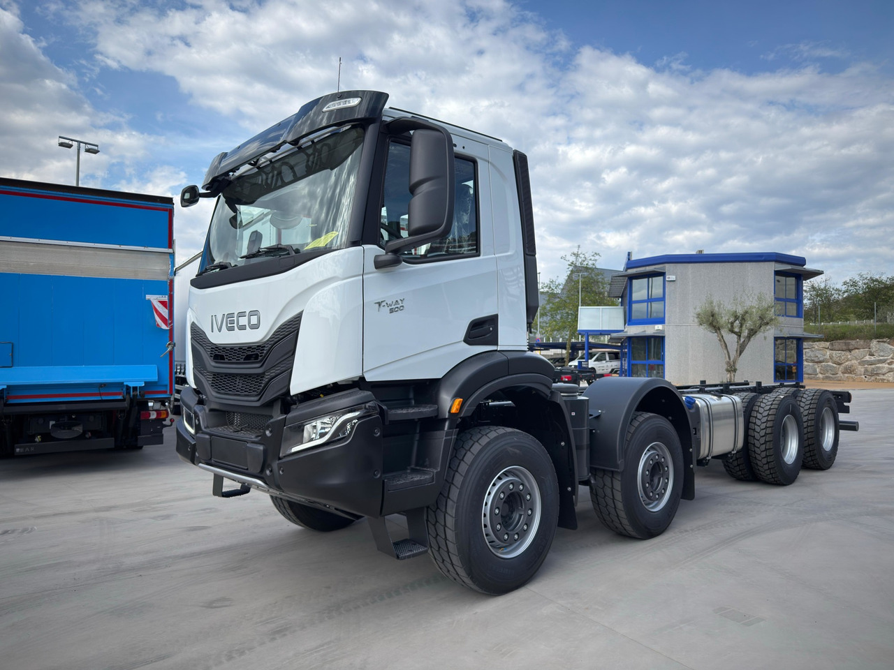 IVECO AD410T50 T-WAY 8x4 E6 (Chassis) - Camião chassi: foto 1 IVECO AD410T50 T-WAY 8x4 E6 (Chassis) - Camião chassi: foto 1