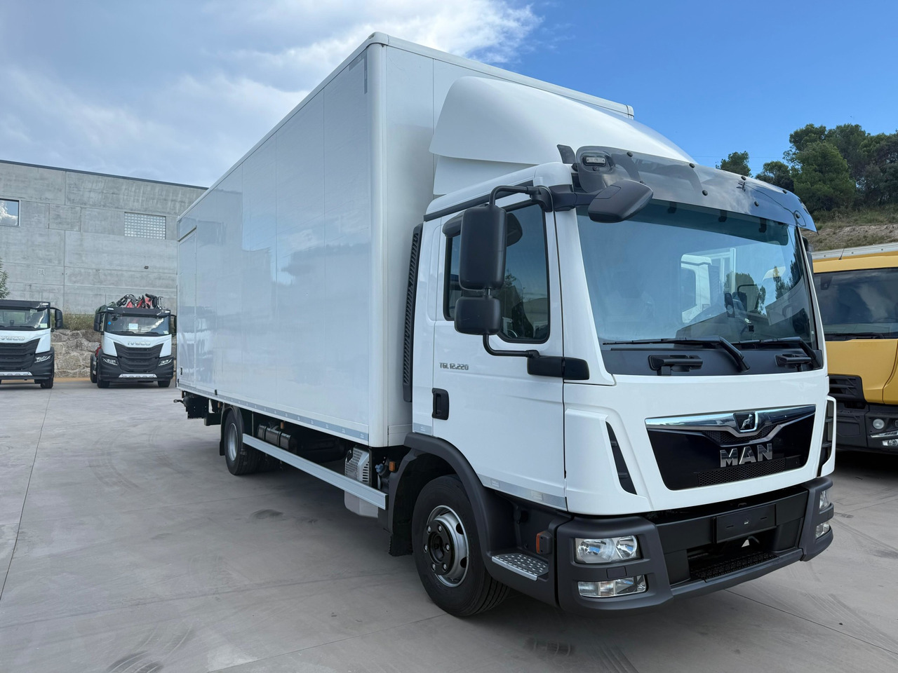 MAN 12.220 BL TGL E6 (Van) - Camião furgão: foto 2 MAN 12.220 BL TGL E6 (Van) - Camião furgão: foto 2
