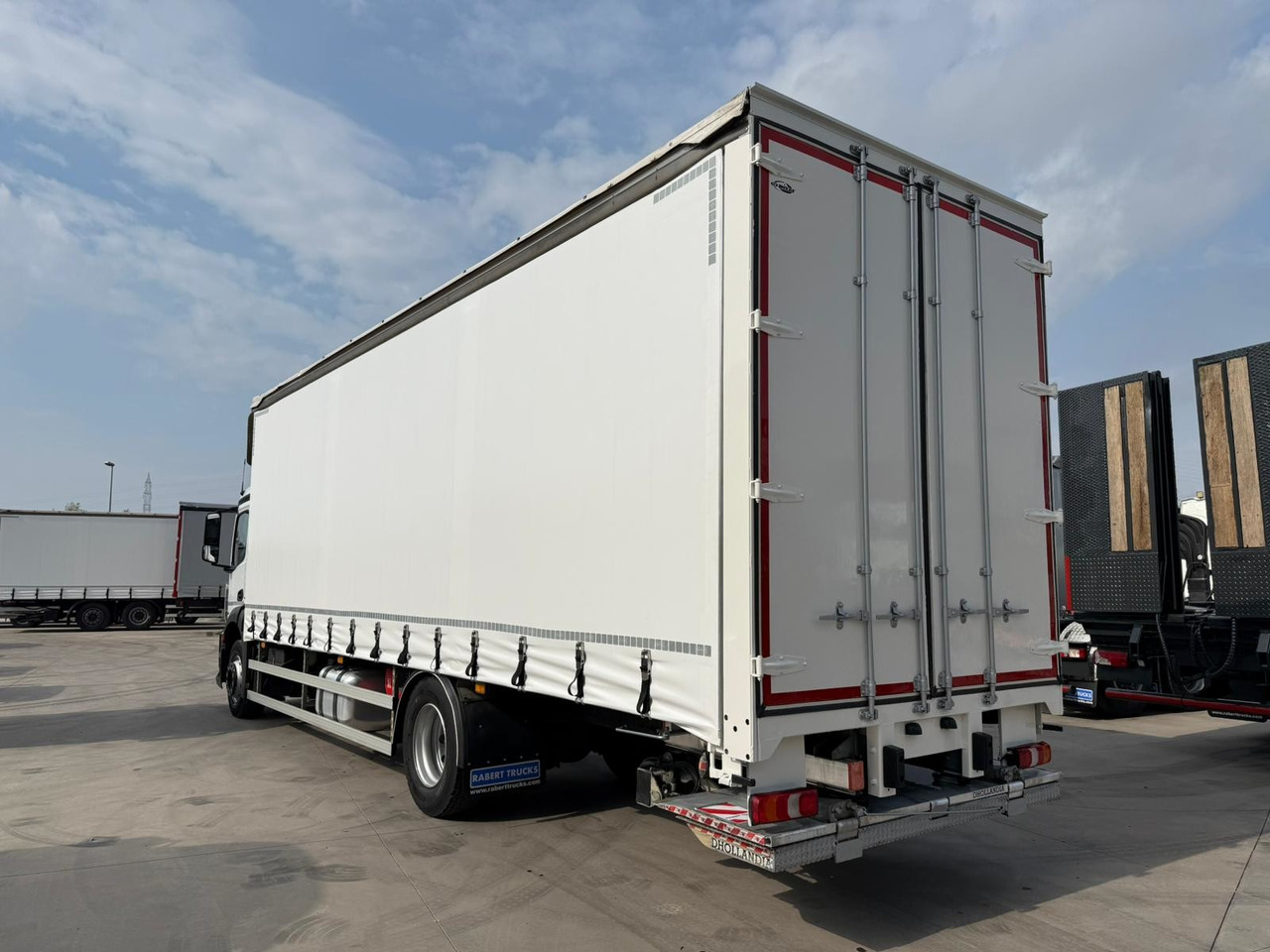 MERCEDES BENZ 18.27 Antos E6 (Tauliner) - Camião de lona: foto 4 MERCEDES BENZ 18.27 Antos E6 (Tauliner) - Camião de lona: foto 4