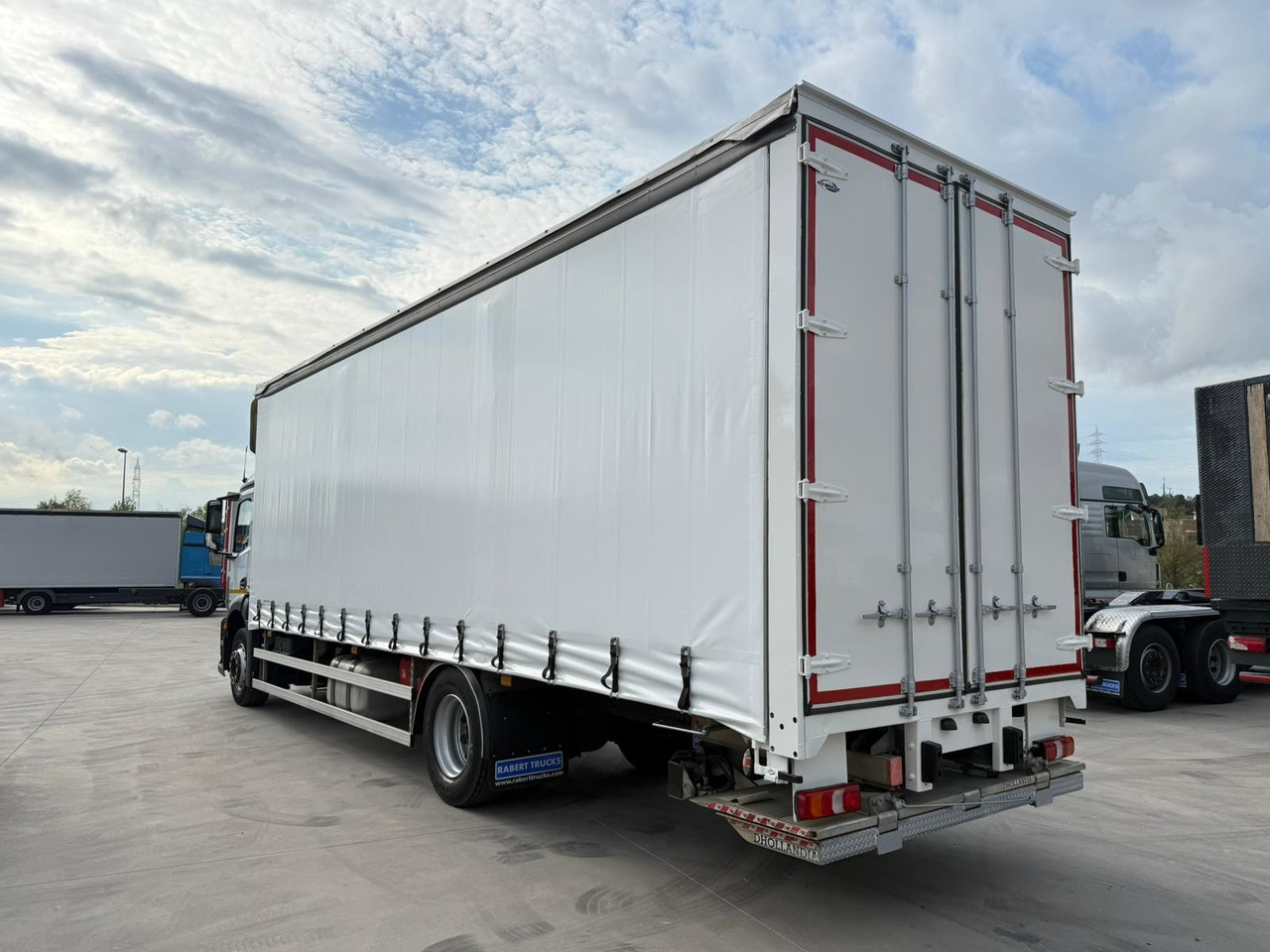 MERCEDES BENZ 18.27 Antos E6 (Tauliner) - Camião de lona: foto 4 MERCEDES BENZ 18.27 Antos E6 (Tauliner) - Camião de lona: foto 4
