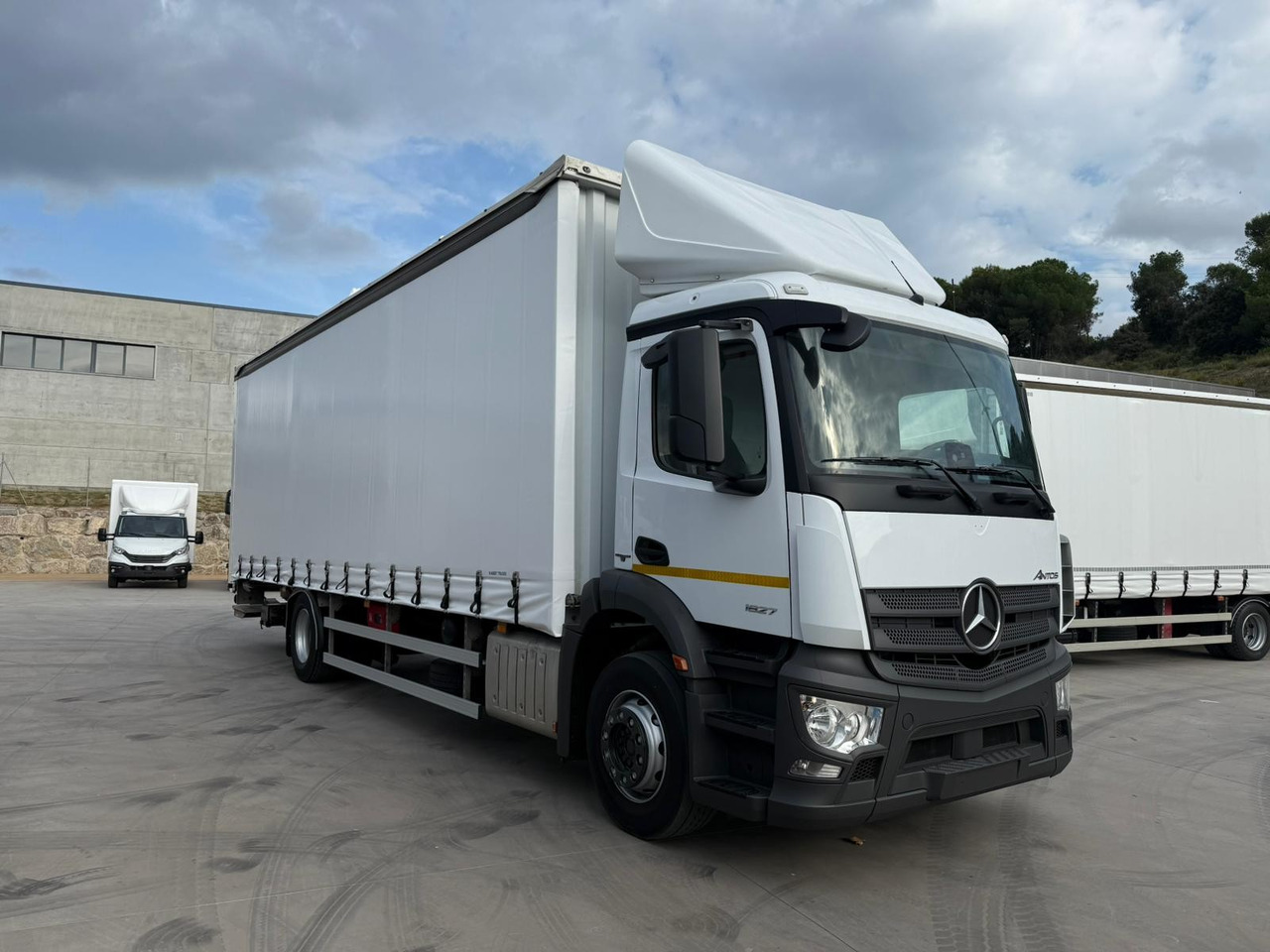 MERCEDES BENZ 18.27 Antos E6 (Tauliner) - Camião de lona: foto 2 MERCEDES BENZ 18.27 Antos E6 (Tauliner) - Camião de lona: foto 2