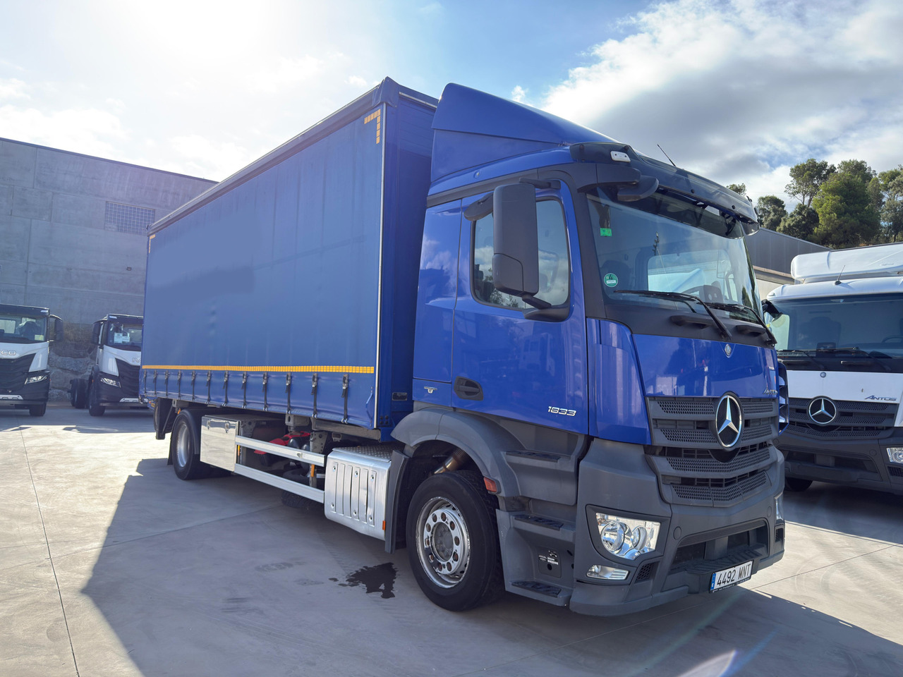 MERCEDES BENZ 18.33 Antos E6 (Self-portable) - Camião de lona: foto 2 MERCEDES BENZ 18.33 Antos E6 (Self-portable) - Camião de lona: foto 2