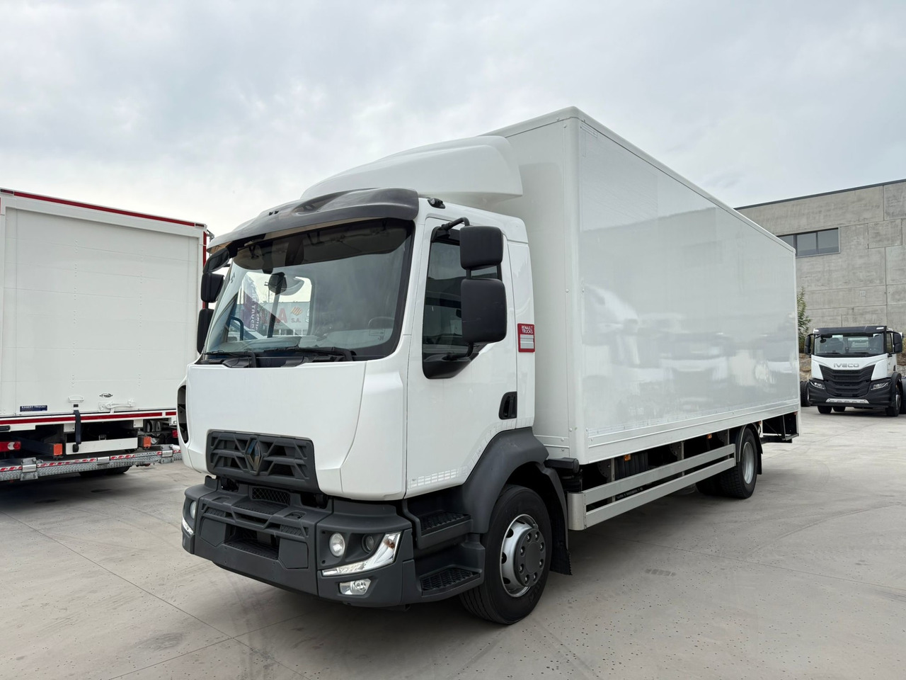 RENAULT D E6 (VAN) - Camião furgão: foto 1 RENAULT D E6 (VAN) - Camião furgão: foto 1